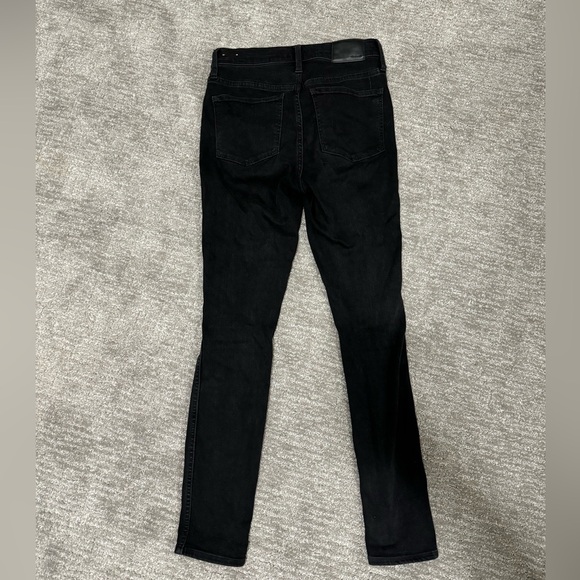 Madewell 10" High-Rise RoadtripperJeans in Davie Wash: Knee-Rip Edition - Picture 4 of 4